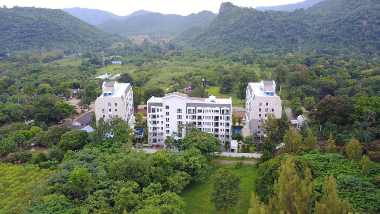 Отель Courtyard Khaoyai Накхонратчасима Экстерьер фото
